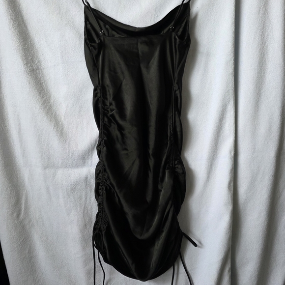 🧡 Satin Mini Ruched Dress - Picture 3 of 7